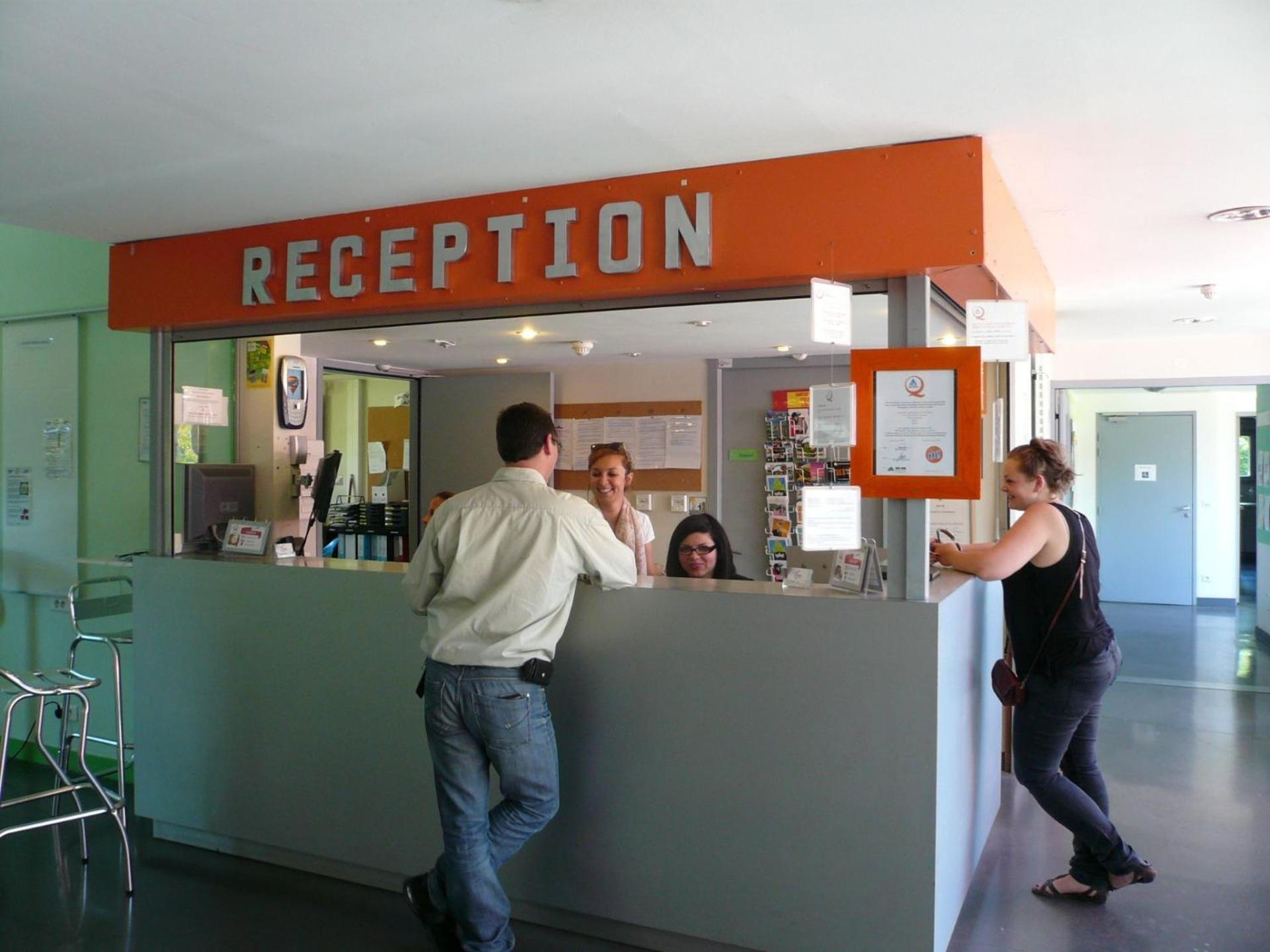 Auberge De Jeunesse Hi Grenoble Échirolles Eksteriør billede