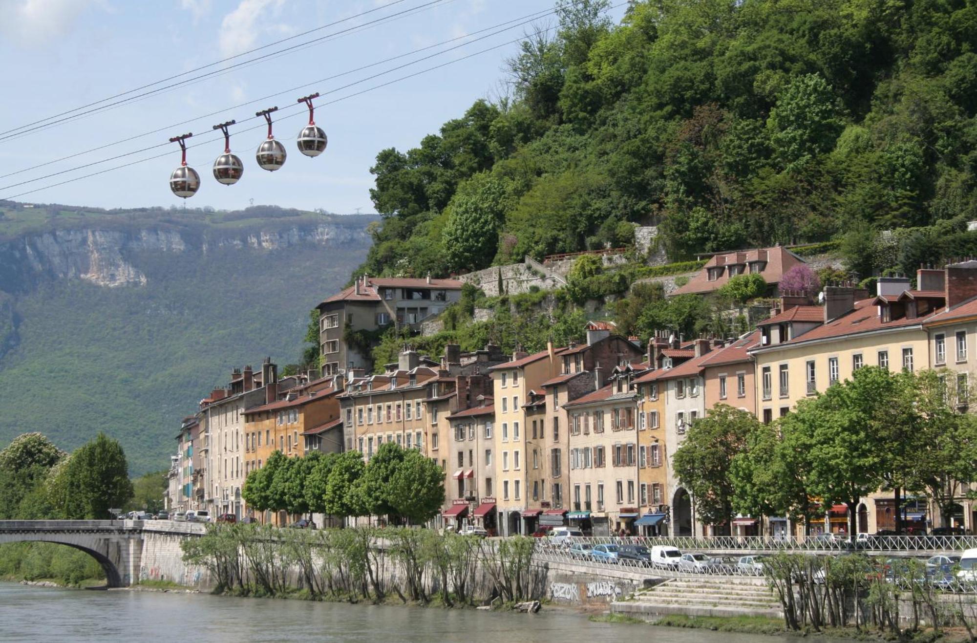 Auberge De Jeunesse Hi Grenoble Échirolles Eksteriør billede